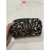 ราคา กระเป๋าใส่ของ Victoria’s secret ใบเล็ก แท้ มือสอง สภาพดี (44551492073)