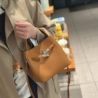 ราคา กระเป๋าสะพายข้างทรงบัคเก็ตหนังแท้สไตล์ใหม่ ใช้ได้กับทุกโอกาส (45003971963)