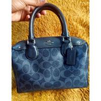 ราคา Coach หมอน 9นิ้ว มือ✌ แท้100% ส่งฟรี‼️ (6930343208)