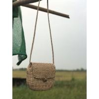 ราคา กระเป๋าสานผักตบชวา Unทรงครึ่งวงกลมฝาปิด+สายสะพาย (2336019508)