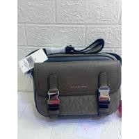 ราคา กระเป๋าหนังผู้ชาย Michael Kors Lg Utility Xbody 33H1LHDC9V-013 Black Multi(0194900925133)แท้100% (22774883151)