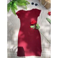ราคา เดรสไหมพรมสีแดงเลือดหมู คอวี ไหมพรมหนา ไม่บาง เข้ารูปเข้าทรงสวย (16985571351)