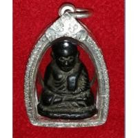 ราคา หลวงพ่อเงินปืนแตก​เศียรบาตรพร้อมเลี่ยมตลับเงินแท้ (26252752186)