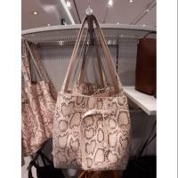 ราคา กระเป๋าโท้ต H&m Snake-y (8245071701)
