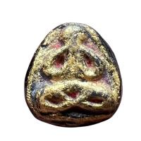 ราคา พระปิดตา หลวงพ่อเฮี้ยงวัดป่า ชลบุรี ลงรักจุ๋มท้องเก่าเก่า พระปิดตา (41869017452)