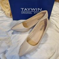ราคา รองเท้า TAYWIN มีส้นสีเบจ มือสอง (17178744680)
