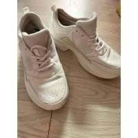 ราคา รองเท้าแบรนด์เนมแท้ มือสอง (9409652629)