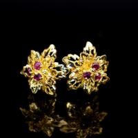 ราคา ต่างหูพลอยทับทิมสยาม (Natural Ruby) สีชมพูแดงสวยมาก ตัวเรือนเงินแท้ 92.5% ชุบทอง ขนาดต่างหู 5 มิล พร้อมใบรับประกันจากทาง (40658658622)