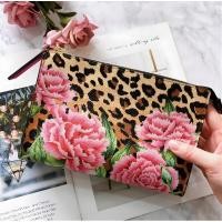 ราคา พร้อมส่ง กระเป๋าของขวัญเอสเต้ กระเป๋าใส่เครื่องสำอางกระเป๋าอเนกประสงค์หนัง pu (14296264076)