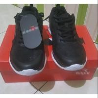 ราคา Diadora ใหม่ ของแท้ ไซซ์ 41 (19389977307)