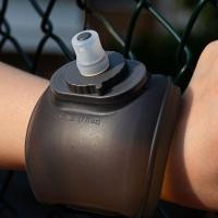 ราคา /ขวดน้ำนุ่มพกพาสำหรับกีฬา WRELS ขวดน้ำข้อมือสำหรับฟิตเนส ปั่นจักรยาน วิ่ง ขวดน้ำซิลิโคนพกพาสำหรับกิจกรรมกลางแจ้ง (43507351714)