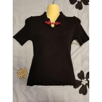 ราคา A026 เสื้อไหมพรมถักคอจีนสีดำล้วน แต่งคอด้วยเชือกถักสีแดงลายจีน (3688789486)