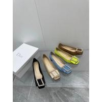 ราคา รองเท้าส้นสูงบัลเล่ต์ Dior สไตล์ย้อนยุคสำหรับผู้หญิง ออกแบบโดยใช้หนังแก้วสีดำและหนังวัว มีเข็มขัดเหลี่ยมและโบว์ซาติน (49604586651)