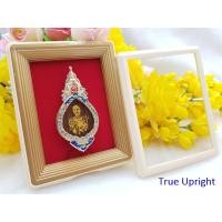 ราคา เข็มกลัด ร5 ไม้แก่นขนุน (ไม้มงคล) ยิงเลเซอร์ ทรงเครื่องราช สีน้ำเงิน (7238517110)