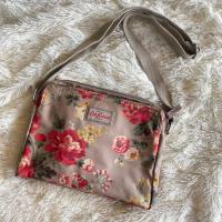 ราคา กระเป๋า cath kidston ลายดอกไม้ สะพายไหล่ (22065987732)