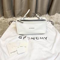 ราคา Like new G iv e n ch y pandora mini ปี2018 สีขาว อะไหล่เงิน สภาพสวยงาม ขอบมุมไม่ถลอก ภายในสะอาด หนังสวย สีน่ารักมาก (11465764886)