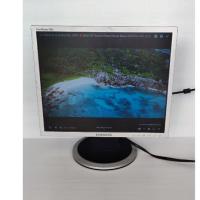 ราคา จอคอมพิวเตอร์ 17 นิ้ว มือสอง พร้อมใช้งาน แถมสายไฟ+สายVGA (21172354927)