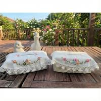 ราคา ผ้าคลุมกล่องทิชชู ผ้าฝ้ายปักลายดอกไม้ สีขาวนวล ถักริมโครเชต์ ปลอกทิชชูสี่เหลี่ยม งาน Handmade (46903754058)