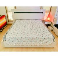 ราคา ผ้าปูรองนอน/รองกันเปื้อน/รองโซฟา (แบบบาง) ขนาด 5.5ฟุต สีขาวลายดอกฟ้าเทามีระบาย ยี่ห้อ Mon Ami (ใหม่) มือสองเกาหลีแท้ (29001623115)