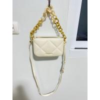 ราคา ส่งต่อกระเป๋า Charles and keith สีขาว ออกงาน (26906464886)