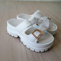 ราคา รองเท้าแตะส้นหนาผู้หญิงสีขาว​ Size38-39 น้ำหนักเบาส้นหนา​ ประมาณ2นิ้ว​สภาพมือสองใช้งานต่อได้ปกติ (50253623240)