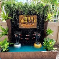 ราคา ม่านน้ำตกหินกาบรูปเรือสำเภาโอบอุ้มด้วยปลามงคล (27103398297)
