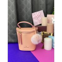 ราคา Pimmy Young กระเป๋าแบรนด์แท้ Pimmy Young ทรงถัง พร้อมปอมๆห้อยลูกใหญ่ (5071153979)