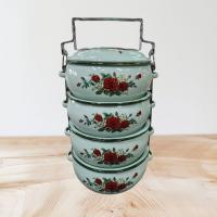 ราคา ปิ่นโต ปิ่นโตทรงโอ่ง ปิ่นโตเคลือบ คลาสสิค 14cm x 4ชั้น สีเขียว ขอบสีเขียว - ลายดอกกุหลาบ ตรานกเพนกวิน (28904724989)