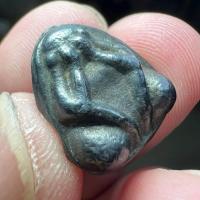 ราคา พระปิดตารุ่นแรกหลวงปู่ทอง วัดราชโยธา กรุงเทพ เนื้อเมฆพัตร #ยุคต้นๆ พิมพ์หน้าผากโหนก หลังยันต์สี่ พร้อมบัตรรับรองพระแท้ (25041740361)