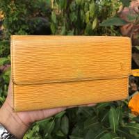 ราคา Used Lv Wallet ใบยาว 3 พับ รับประกันแท้ 100% (926921819)