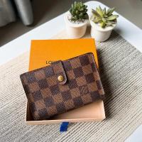 ราคา LV Kisslock wallet มือสองของแท้ค่ะ (รบกวนทั่กแชทก่อนสั่งค่ะ) (22545926487)