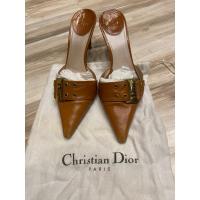 ราคา รองเท้า Dior ของแท้ มือ2 size 37 พร้อมถุง พร้อมกล่อง สภาพดีค่ะ (24092087830)