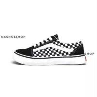 ราคา รองเท้าผ้าใบทรงแวนส์ LEO รุ่น E8 สีหมากรุก (5113830320)