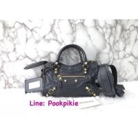 ราคา Used Balenciaga mini city สีเทาเข้ม ปี16 พร้อมการ์ด+ถุงผ้า (4040397885)
