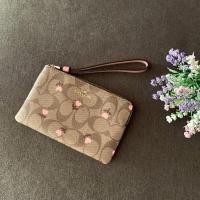 ราคา พร้อมส่ง Coach คล้องมือ 1 zip S มือ1 ของแท้ (8715742507)