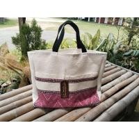 ราคา กระเป๋าทรงสี่เหลี่ยมขนาดใหญ่จะหิ้วหรือสะพายใช้ได้ในใบเดียวกัน (27612535138)