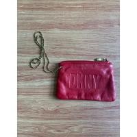 ราคา กระเป๋าเงิน DKNY หนังสีแดง นิ่มมาก มีสายอะไหล่ทองมาให้ด้วยค่ะ (22335221655)
