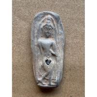 ราคา พระกำแพงเขย่งเม็ดขนุน พระลีลาหย่องเม็ดขนุน ไม่ทราบที่ (29468221019)