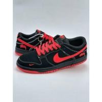 ราคา ♞,♘Nike SB Dunk Low x Stussy ตะขอเล็กสีดำสีแดง รองเท้าผ้าใบลำลอง TRD (42953963696)