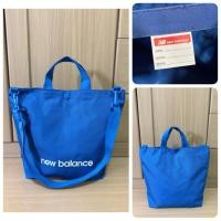 ราคา ส่งต่อ กระเป๋า new balance ขนาด 13.5 x 11” *มีตำหนิรอยเขียนที่ด้านหลังตามรูปค่ะ (41008815033)