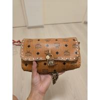 ราคา กระเป๋ามือสอง mcm งานตัดจากใบใหญ่ของแท้ หนังคือสวยมากสีคอนยัค ไม่ต้องลุ้นเรยได้หนังจริงคือราคานี้คุ้มสุดๆค่า (47900367649)