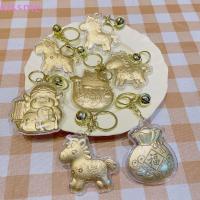 ราคา KISSME พวงกุญแจม้าทอง,การออกแบบการ์ตูนWealthy Ponyพวงกุญแจ,ปาร์ตี้โปรดปรานโชคเงินทันทีGolden Zodiac Horseพวงกุญแจราศีปี (28994048088)