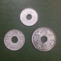 ราคา ชุดเหรียญรูลายกนกแข้งสิงห์ เนื้อเงิน ปี พ.ศ.2484-2485 ครบชุด ผ่านใช้ พร้อมตลับ(รวม 3 เหรียญ) (55853138874)