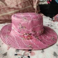 ราคา หมวกสีชมพู ลายม้าหมุน lyn aroundแท้ แบรนด์แท้ลินอราวน์ (22074300397)