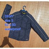 ราคา เสื้อแจ็คเก็ตกันน้ํา DKNY Motorcycle Riding Navy (29581171944)