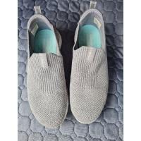 ราคา รองเท้าผ้าใบ Skechers Go Walk สีเทาอ่อน มือสอง (24965018376)