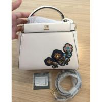 ราคา ส่งต่อ : กระเป๋าLyn สีขาวปักดอกไม้(แท้ค่ะ) อุปกรณ์ครบ พลาสติกยังหุ้มอยู่ (2744922600)