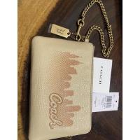 ราคา คล้องมือ Coach S สายโซ่ ของแท้ 100% (13774997380)