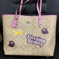 ราคา Coach CITY ZIP TOTE IN SIGNATURE CANVAS WITH SLEEPING BEAUTY #F73359 (2755989538)