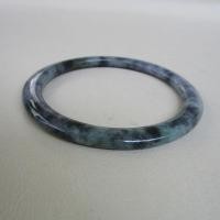 ราคา กำไลหยกพม่า Jadeite type A ขนาดวงใน 61.8mm กว้าง 5.6mm ทรงโดนัท สวมใส่ได้ทุกเพศ (45804613845)
